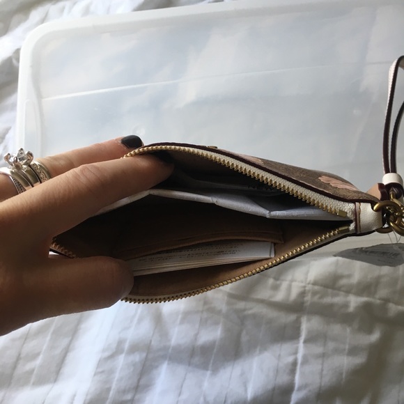 COACH WRISTLET-NEW WITH TAGS - Picture 5 of 5